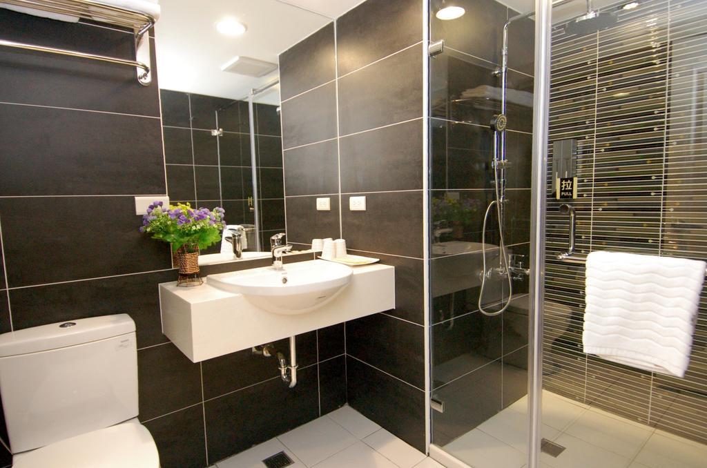 Season 5 Inn Luodong Rom bilde