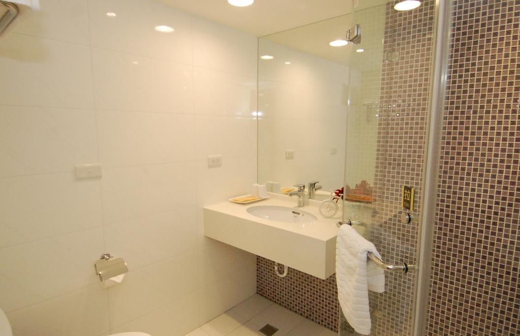 Season 5 Inn Luodong Rom bilde